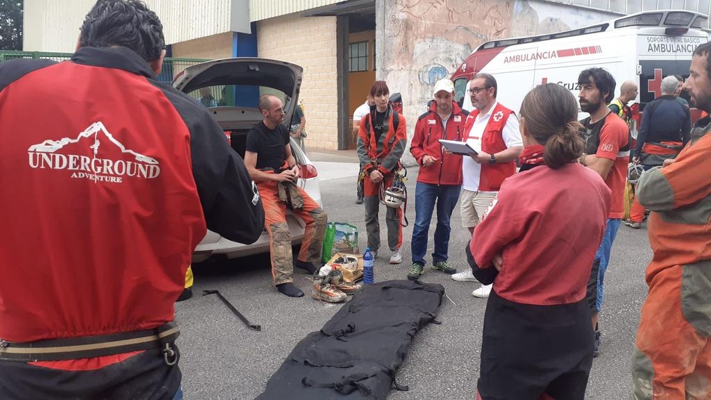Complejo rescate del cuerpo del espeleólogo frances a 45 metros de profundidad