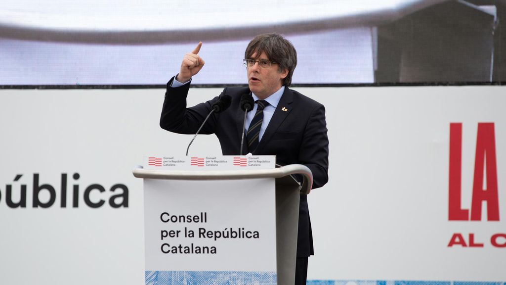 Archivo - El expresidente de la Generalitat de Cataluña Carles Puigdemont interviene en  el acto del Consell de la República en Perpiñán (Francia) a 29 de febrero de 2020.