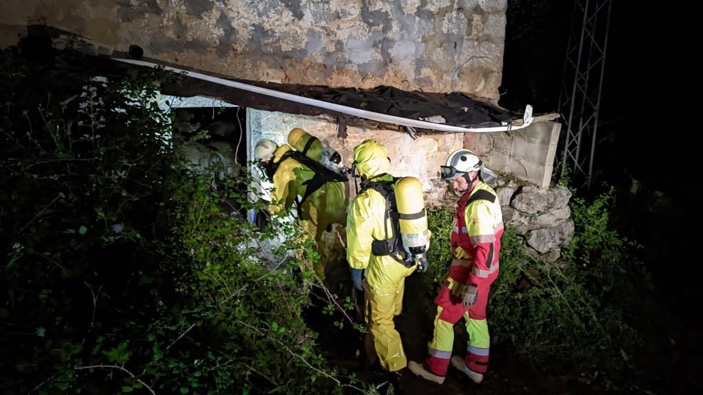 Encuentran a una treintena de vacas muertas y hacinadas en una nave cerrada en Cantabria