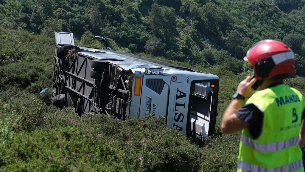 Accidente en los Lagos de Covadonga: el conductor, entre los más graves, estaba "muy preocupado por los pasajeros"