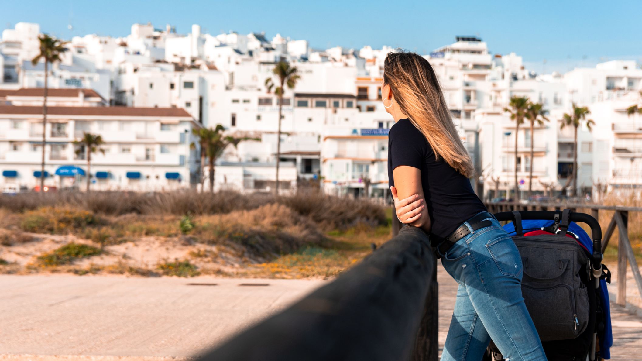 Conil de la Frontera, en Cadiz, alberga la playa más barata de este agosto. Te contamos sus ventajas.