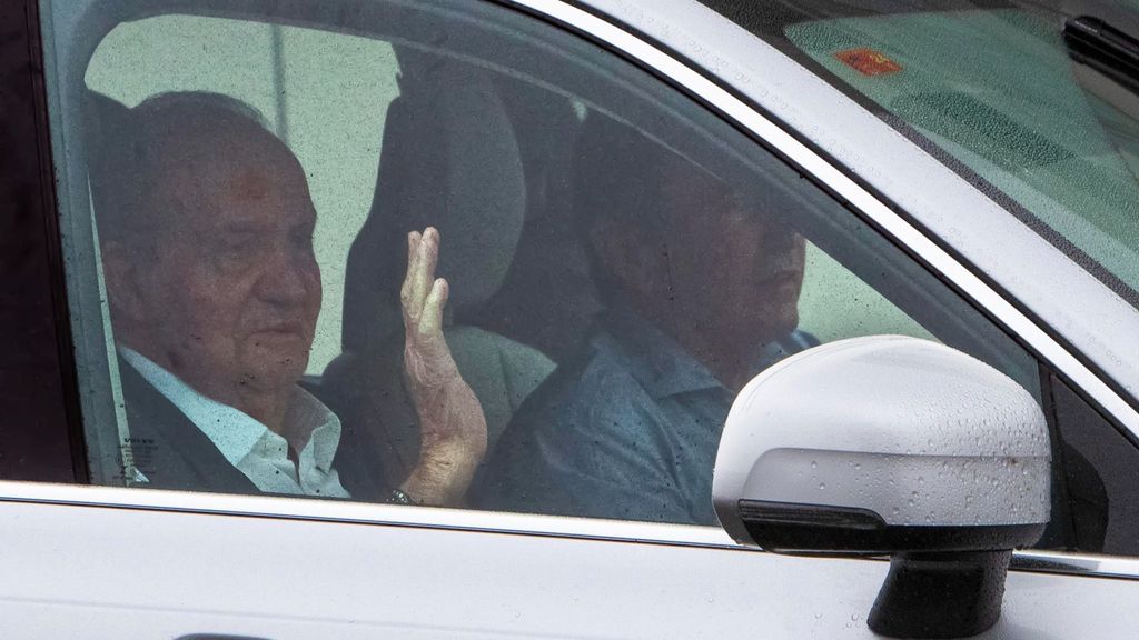 El rey Juan Carlos despega desde Vigo tras cinco días en Galicia y afirma que "volverá pronto"