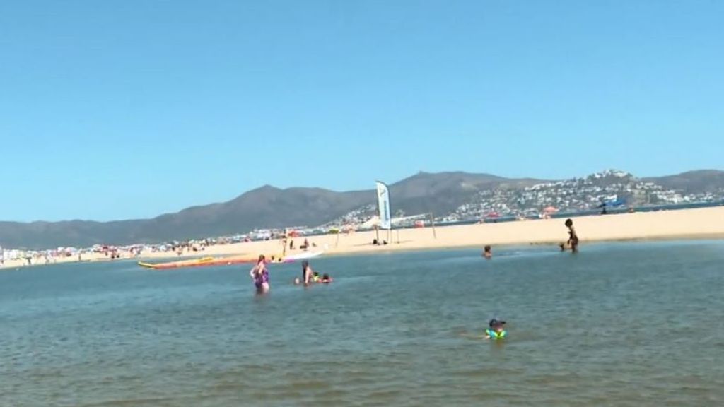 La Policía y los Mossos d’Esquadra investigan qué ocurrió para que las dos niñas se ahogasen en la playa de Castelló d'Empúries