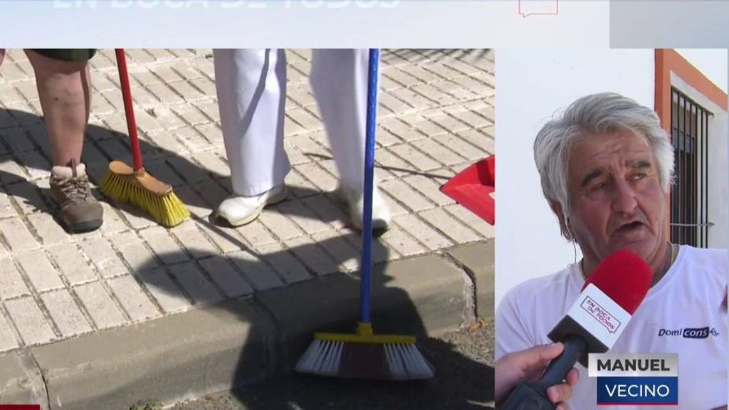 Un pueblo de Sevilla pide a sus vecinos que limpien las calles por la falta de personal durante las fiestas: "Son unos sinvergüenzas"