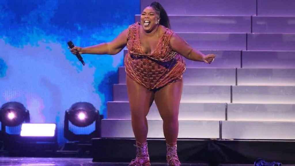 La cantante Lizzo ha sido acusada de acoso sexual por tres bailarinas