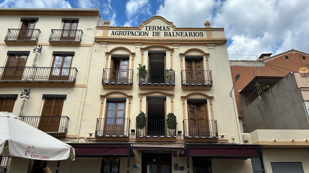 Descubren que una concejala de Vilavella lleva cinco años ejerciendo ilegalmente de médico en un balneario