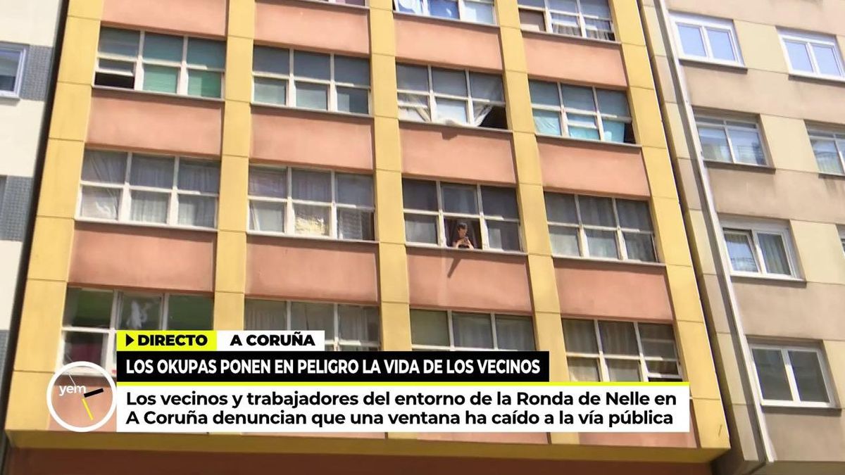 El llamamiento de unos vecinos aterrorizados por un edificio okupa: lanzan en directo una botella de lejía