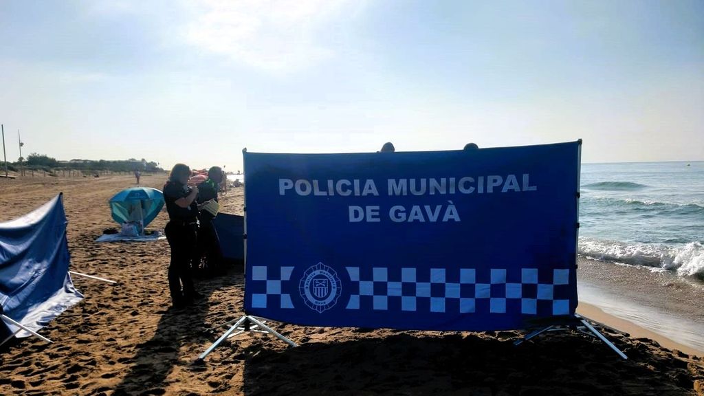 Encuentran un cadáver en la playa de Gavà, Barcelona, mientras hacían paddle surf