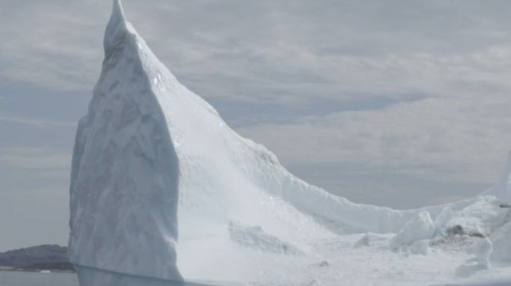 Llega a la calle Larios de Málaga un iceberg de 15.000 kilos