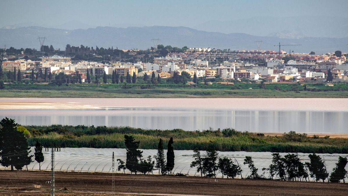 Los Montesinos, el pueblo de Alicante entre mares rosas de sal y toques árabes