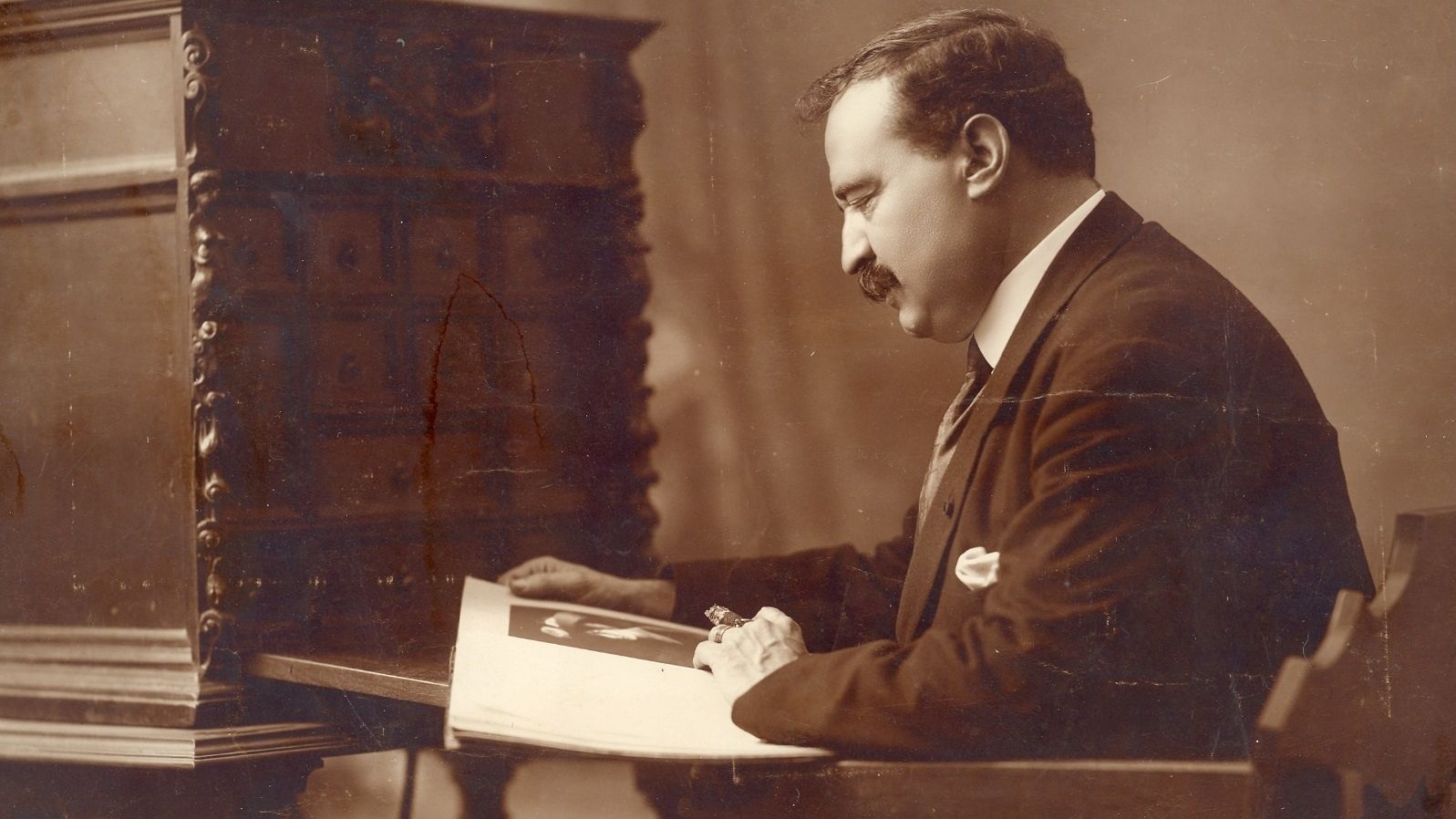 Valencia desempolva 'El novelista', un guion de cine inédito de Blasco Ibáñez inspirado en el 'padre' de Sherlock Holmes