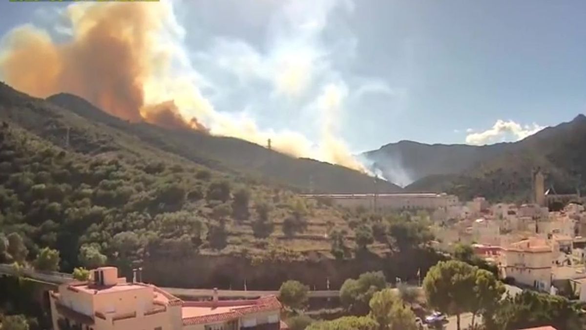 El incendio de Portbou, en Girona, afecta ya a unas 150 hectáreas