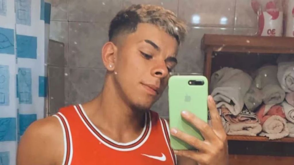 El jugdaor de baloncesto, Mariano Rabazzano, de 25 años, recibió un disparo en la cara en un intento de robo en Boulogne, Argentina.