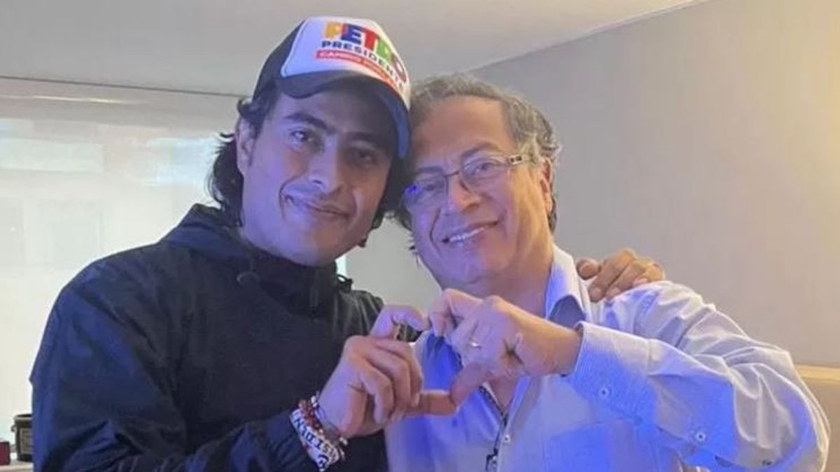 El presidente de Colombia, Gustavo Petro junto a su hijo, Nicolás, actualmente imputado