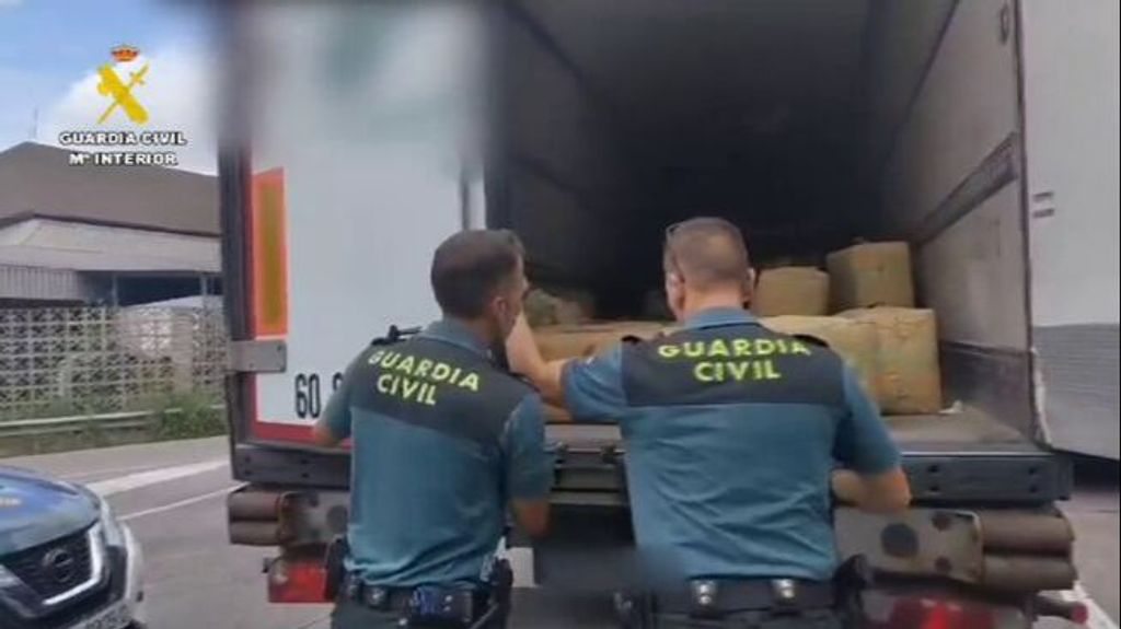 Incautadas casi dos toneladas de hachís en un camión en Girona: el camionero, a prisión