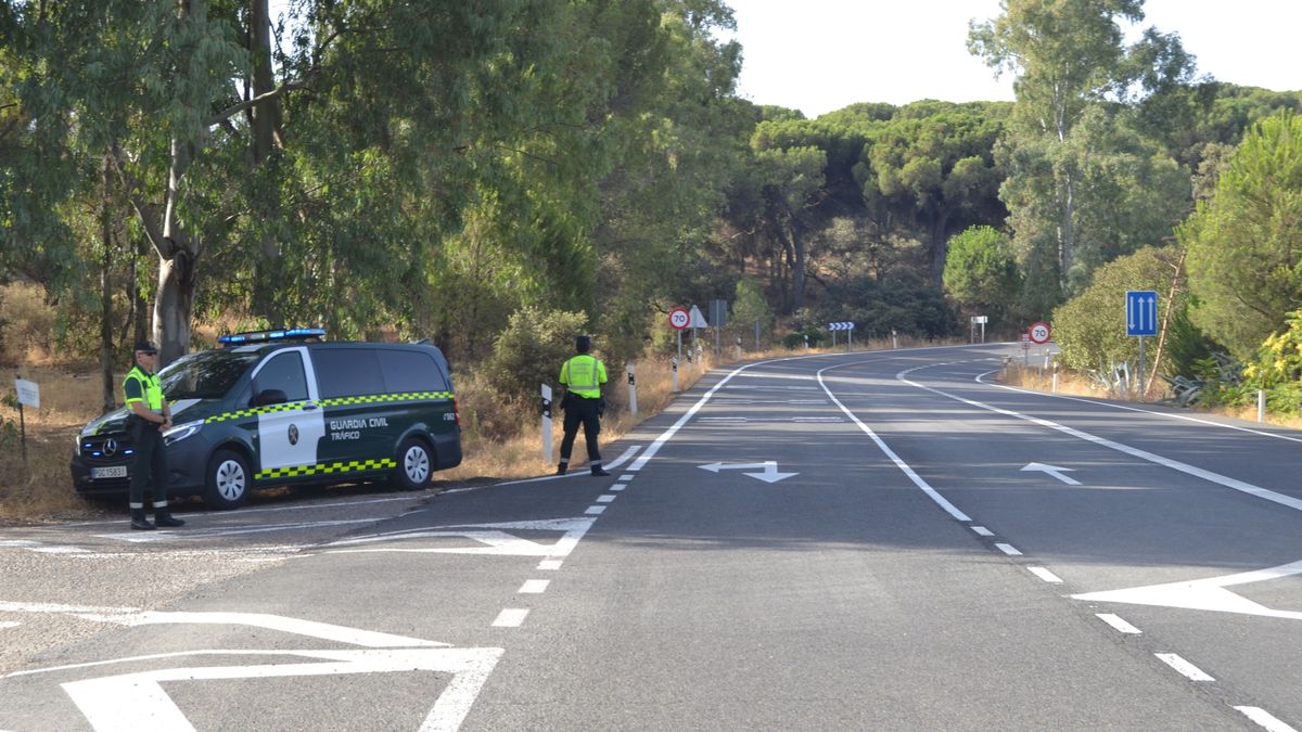 Cómo actuar si tienes un accidente en una autovía o autopista: los consejos de la Guardia Civil