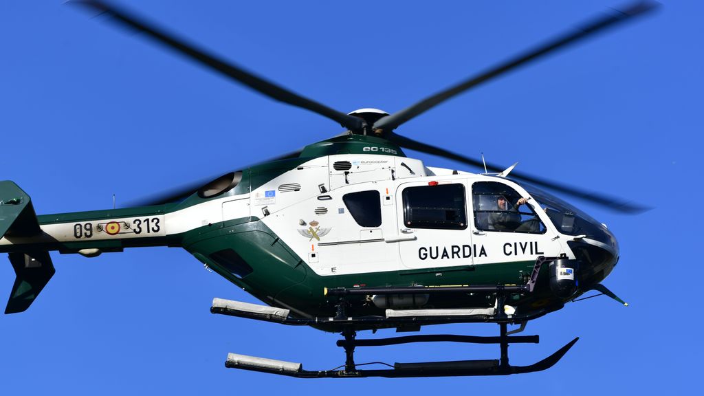 EuropaPress 5117938 helicoptero sobrevuela zona sidi ibrahim 14 abril 2023 ceuta espana fuerzas