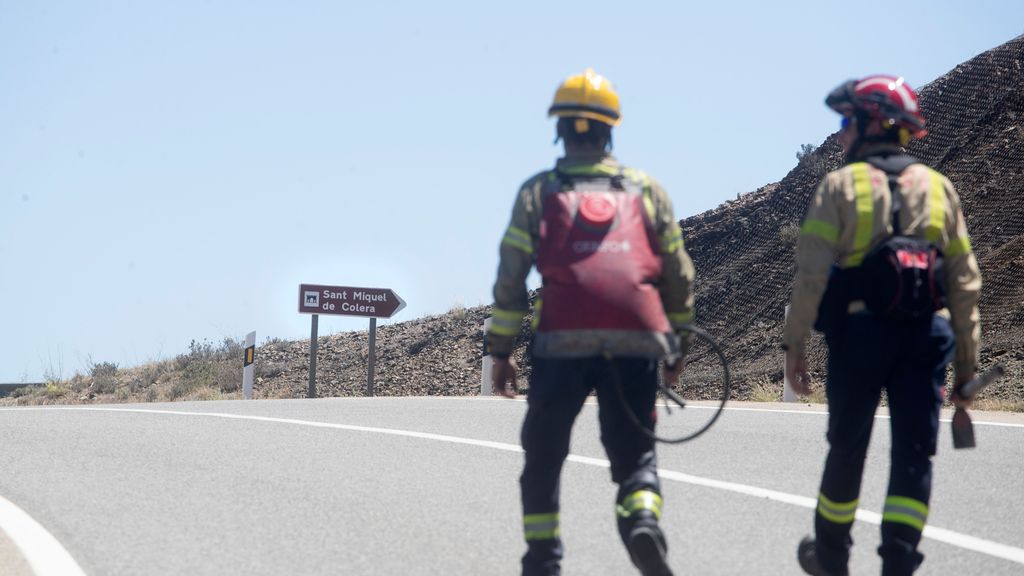 Incendio en Portbou, Girona: los bomberos mantendrán unas 30 dotaciones terrestres en la zona