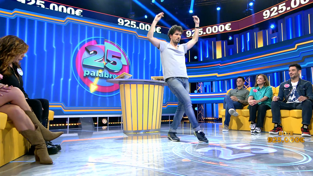 Álex celebra su programa número 25 bailando en plató y deja a todos boquiabiertos: "Es muy bonito"