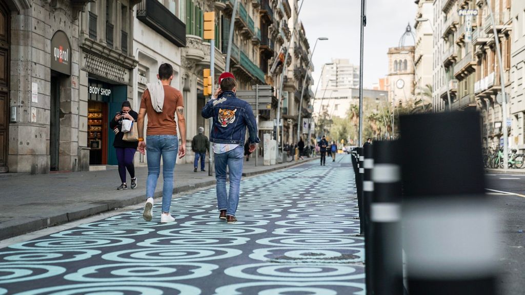 El Ayuntamiento de Ada Colau estrenó el diseño de la calle Pelai, con 1.500 metros cuadrados más para peatones