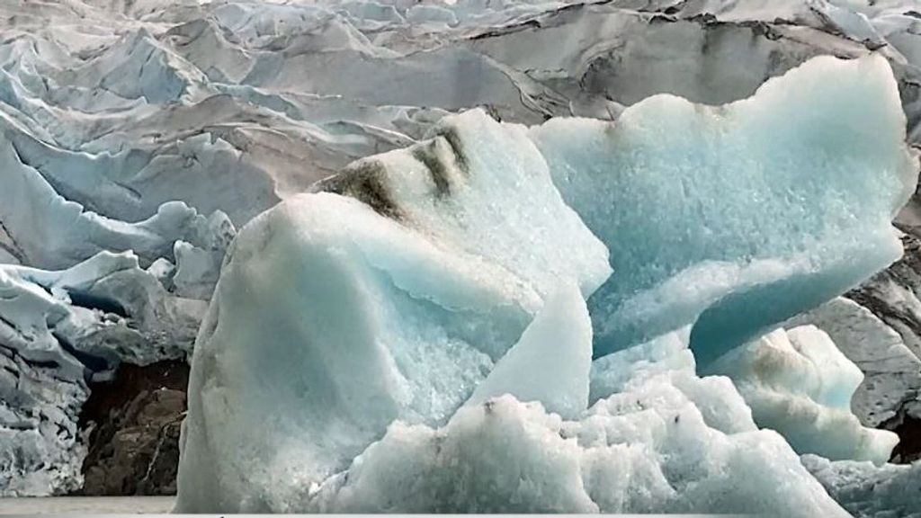 El glacial Mendenhall en Alaska, la atracción del turismo en la zona, se derrite
