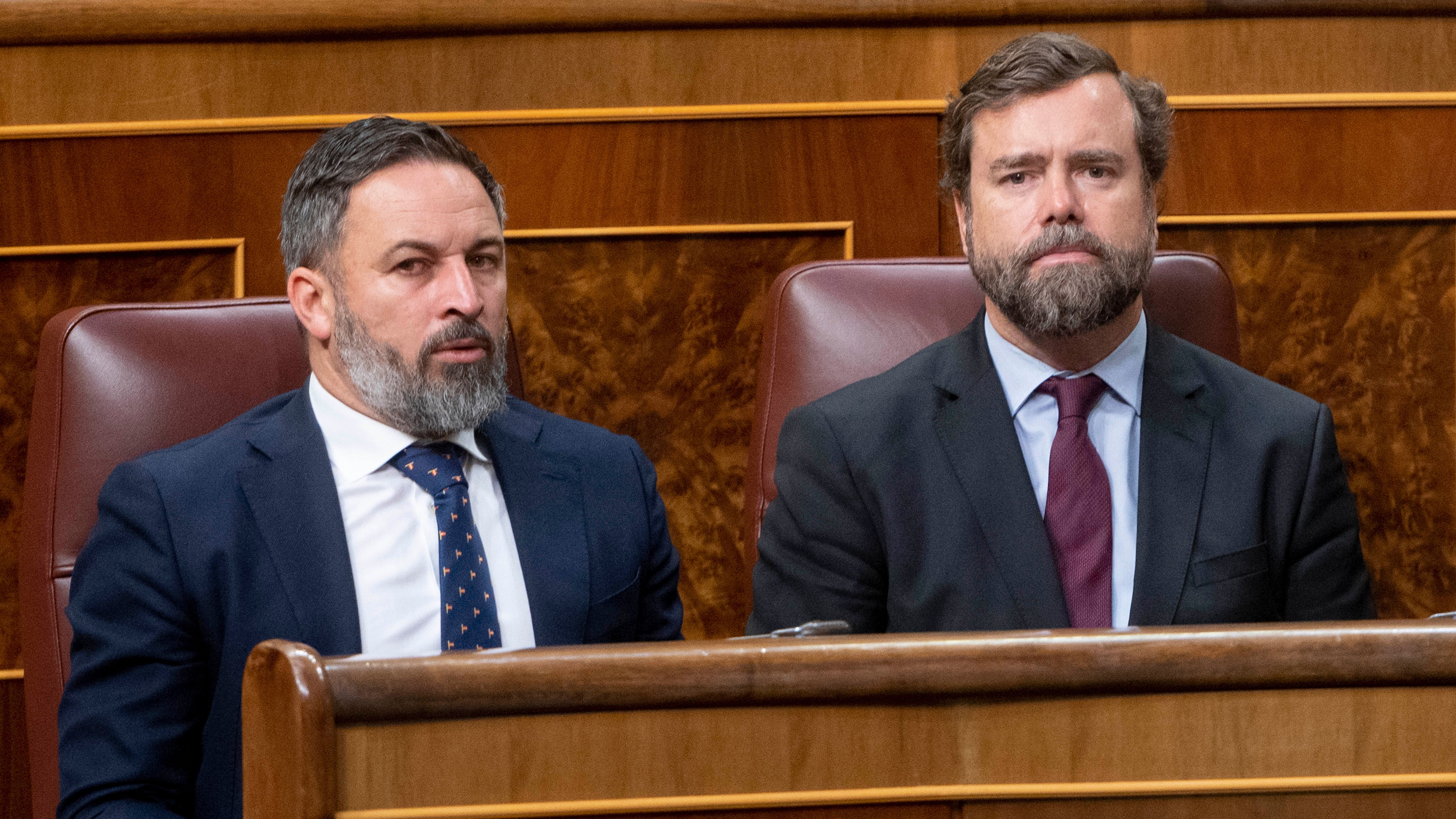 Abascal junto a Espinosa de los Monteros en el último pleno de la Legislatura en el Congreso