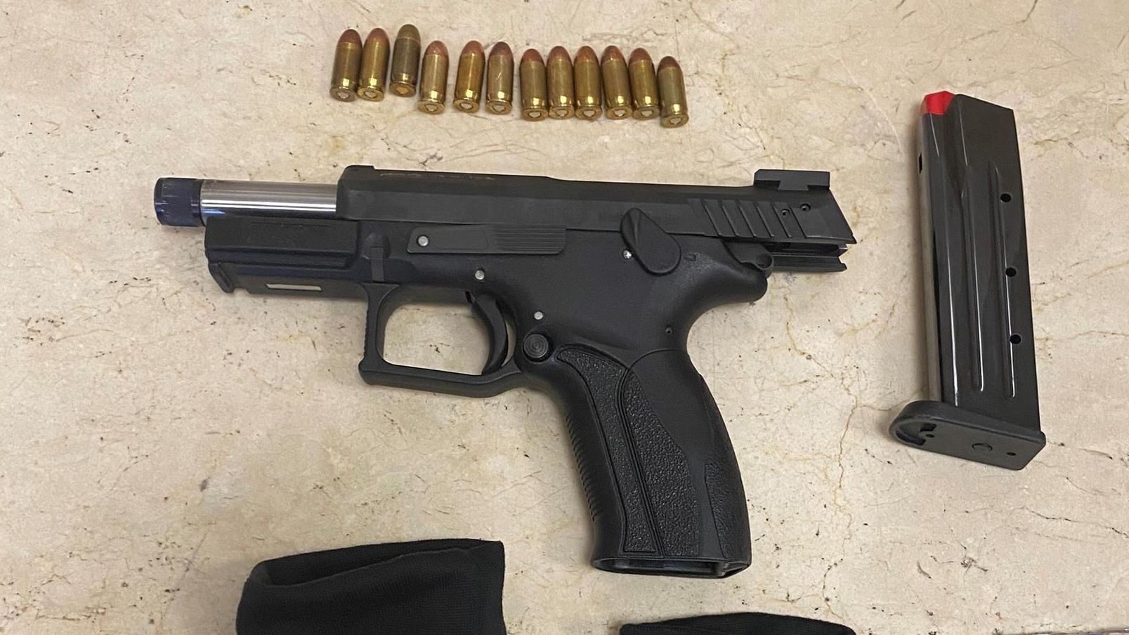 Arma corta que llevaba un peligroso delincuente detenido