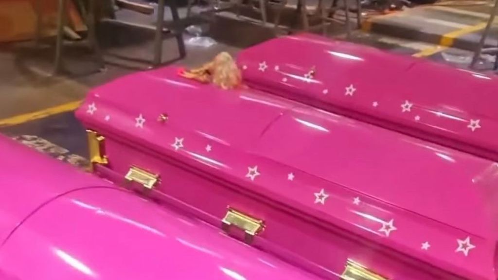 Ataúdes de Barbie