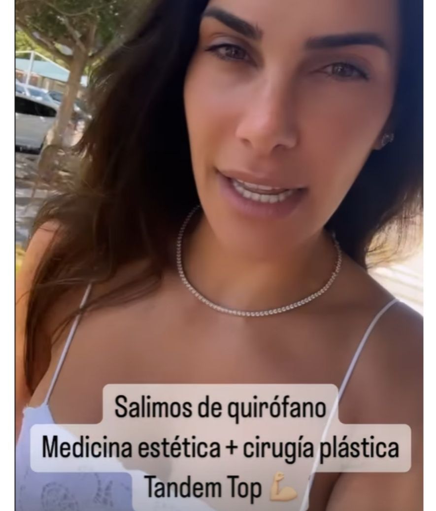 Carla Barber, feliz tras su día en el quirófano con Carlos Rubí