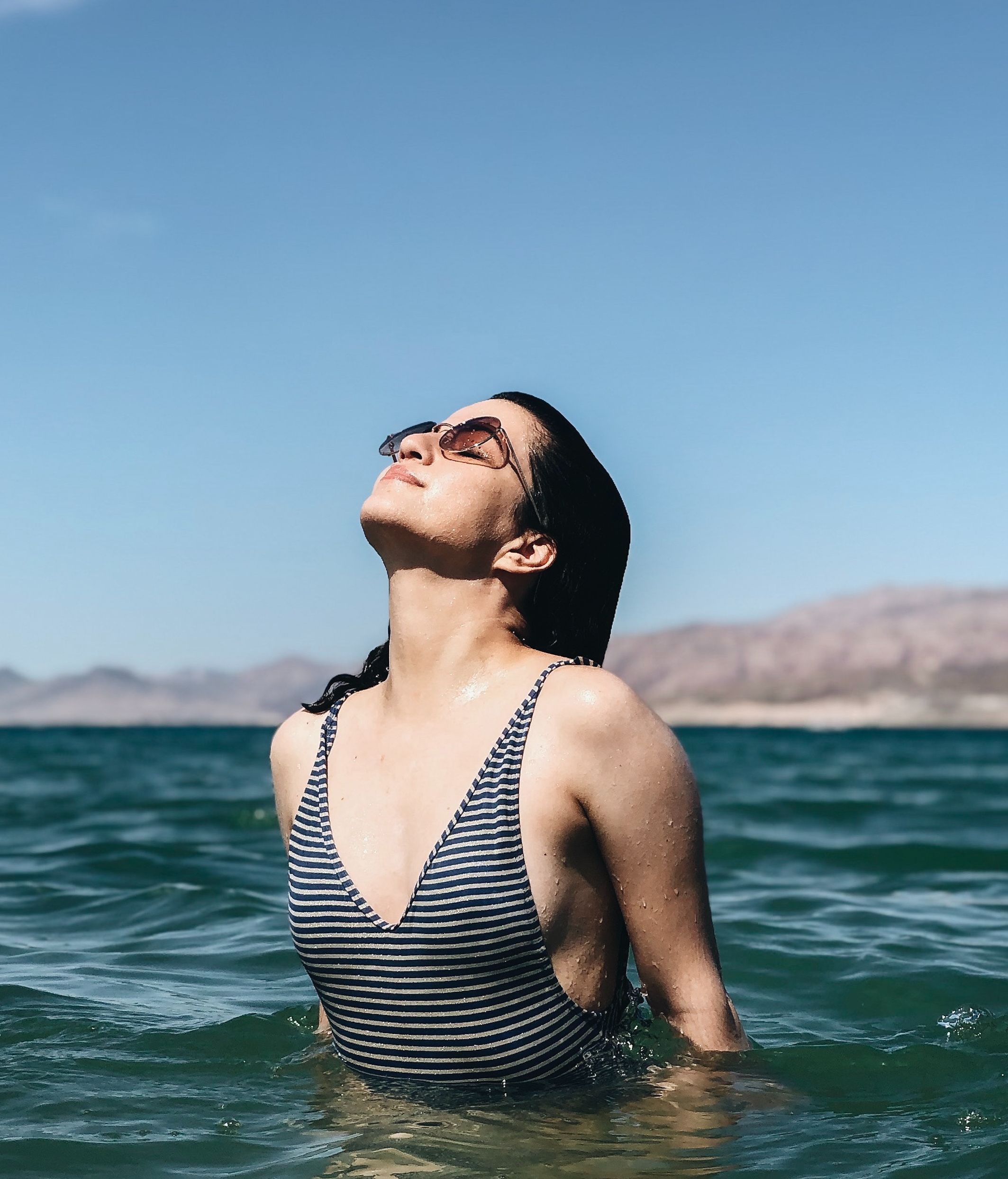 El pelo puede dañarse durante las vacaciones. FUENTE: Pexels
