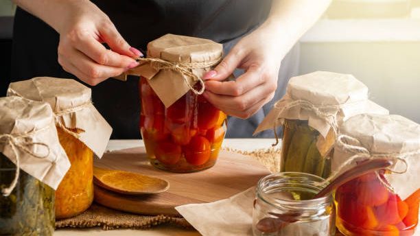 Hacer conservas caseras ayuda a la reducción de residuos y permite tener acceso a alimentos de temporada todo el año