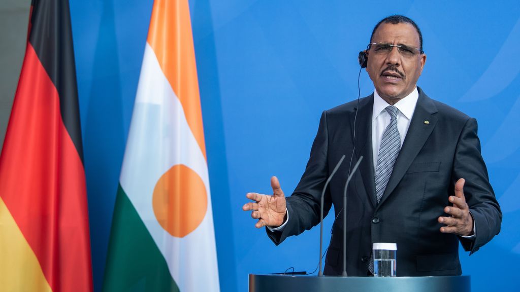 Imagen de archivo del presidente de Níger, Mohamed Bazoum, durante una visita a Alemania