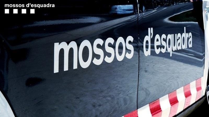 Los Mossos evitan que tres hermanas, una de ellas menor, de Lleida salgan de España por riesgo de ablación