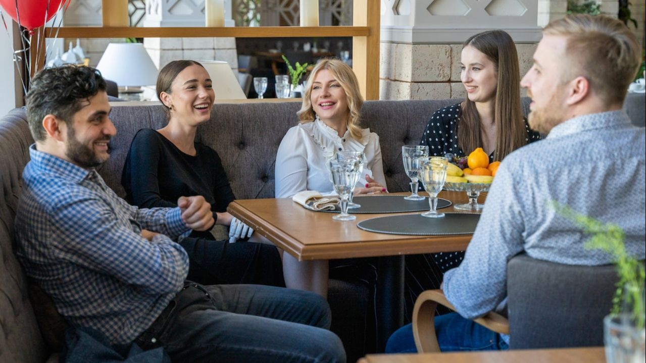 Una intensa vida social puede provocar resaca social