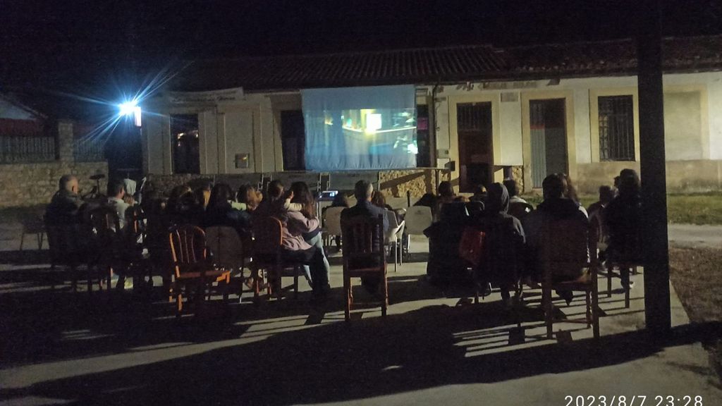 Cine de verano en Honar