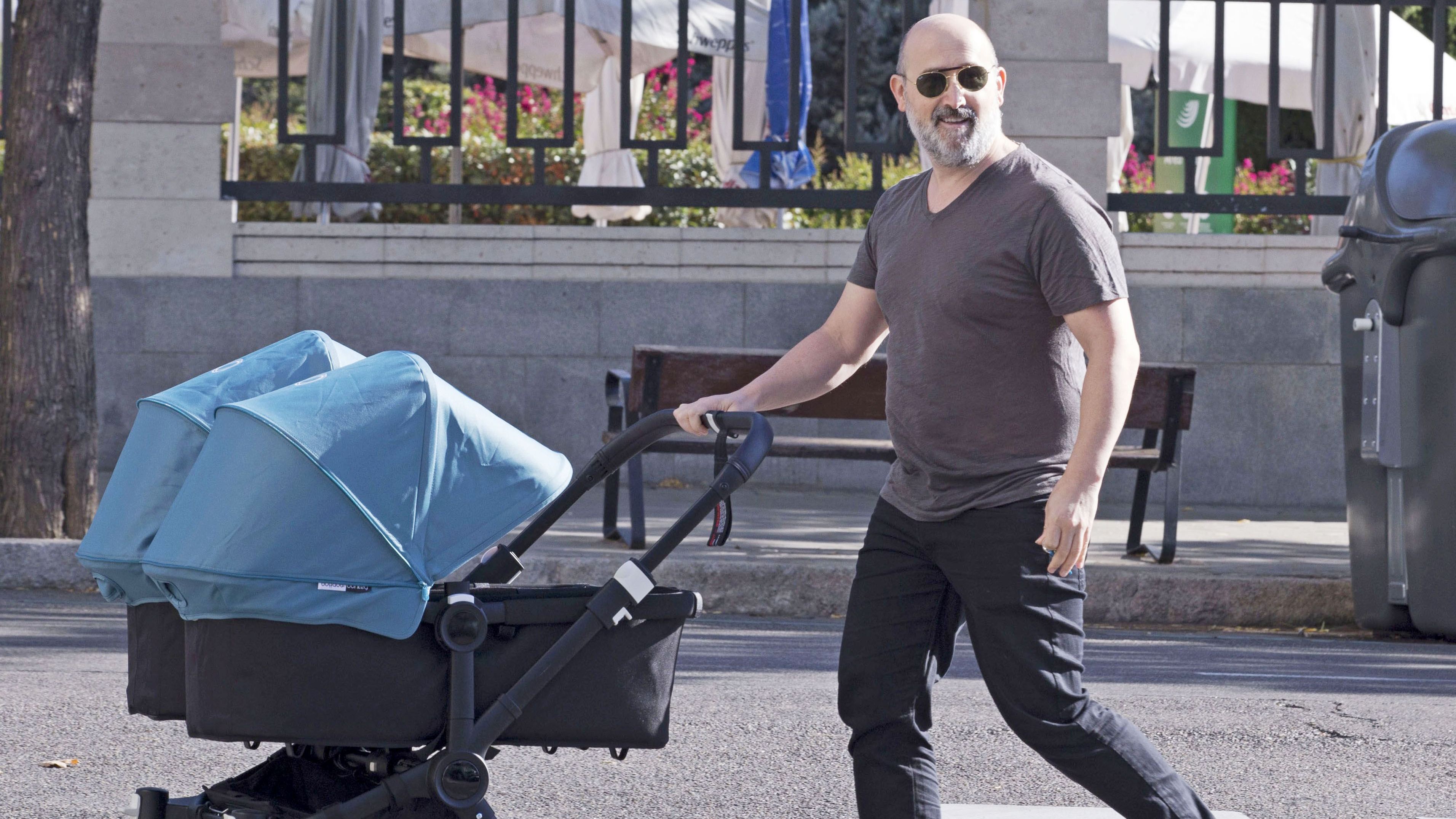 Javier Cámara, con sus dos hijos