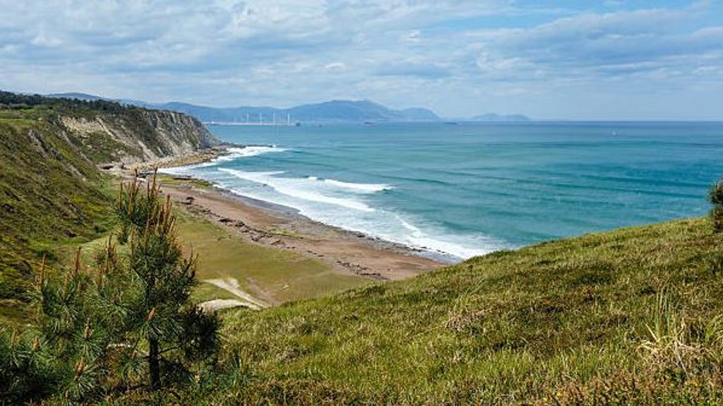 La playa de Azkorri o de Gorrondatxe se encuentra en Getxo