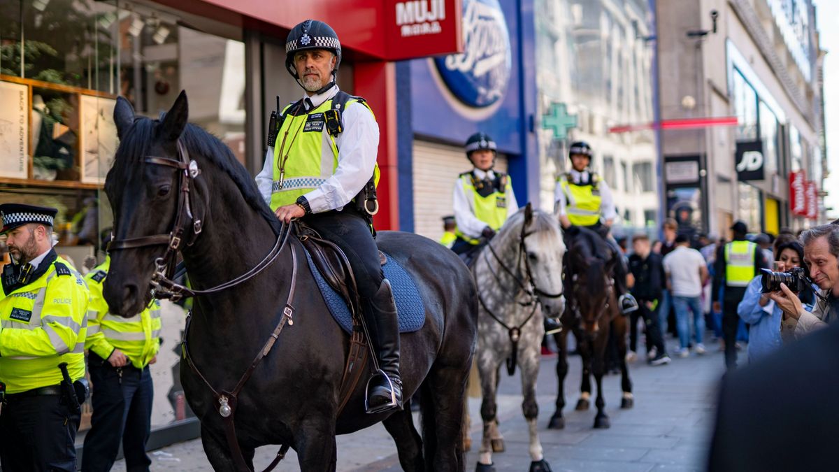 Un vídeo viral de TikTok convoca a cientos de jóvenes para robar en las tiendas de Oxford Street en Inglaterra