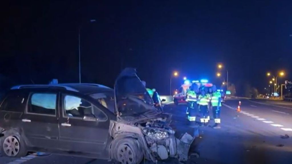 Un niño de dos años en estado muy grave tras impactarle la pieza de un vehículo en un accidente en la M11