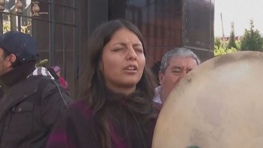 El emotivo funeral de Fernando Villavicencio en Quito: su hija entonó una canción en memoria de su padre