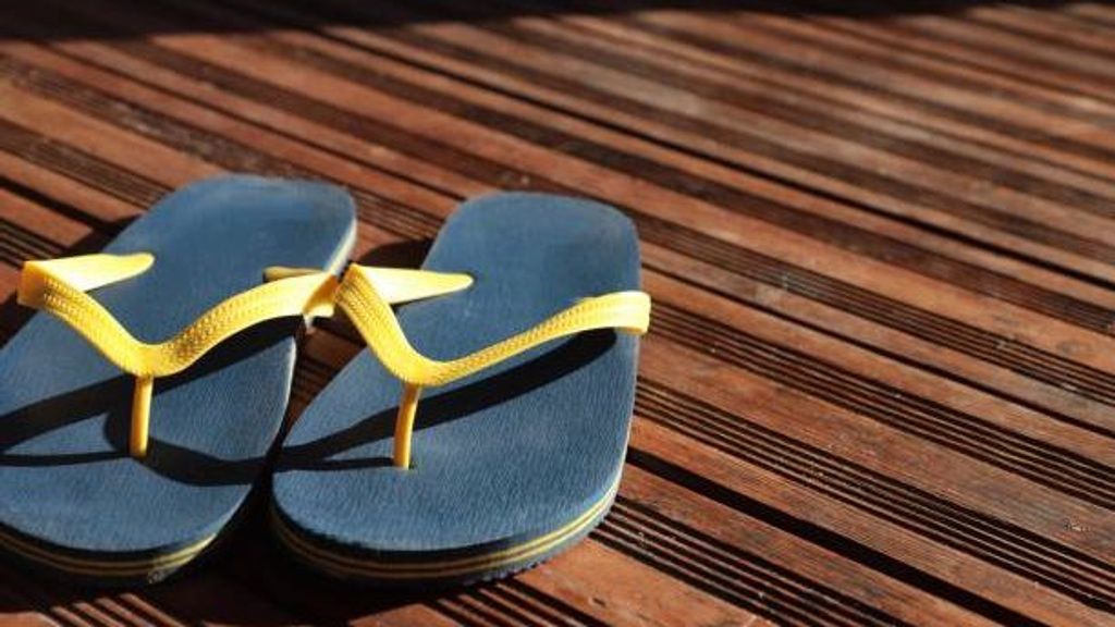 Las chanclas de goma, además de las sandalias, son el calzado estrella del verano