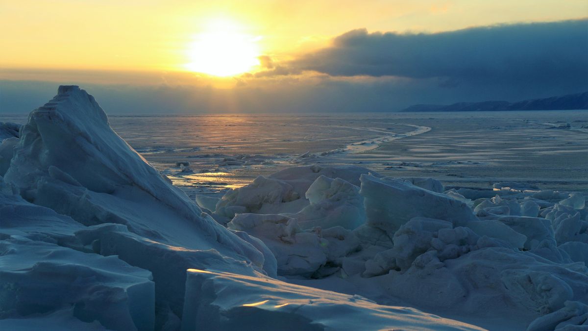 Hielo y puesta de sol en Groenlandia (Dinamarca)