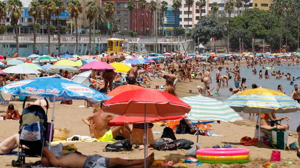 La ola de calor récord empieza a remitir en las islas Canarias