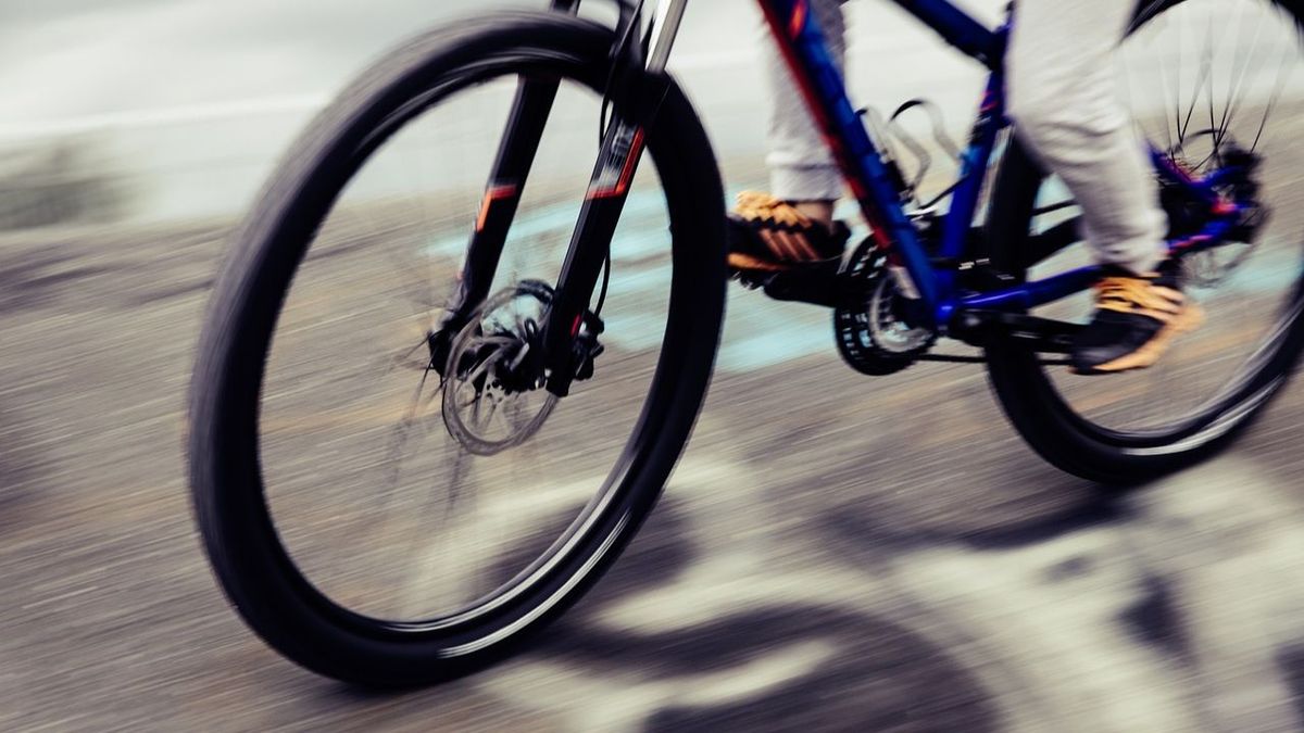 Muere un joven ciclista de 22 años en un accidente de tráfico en Níjar, Almería