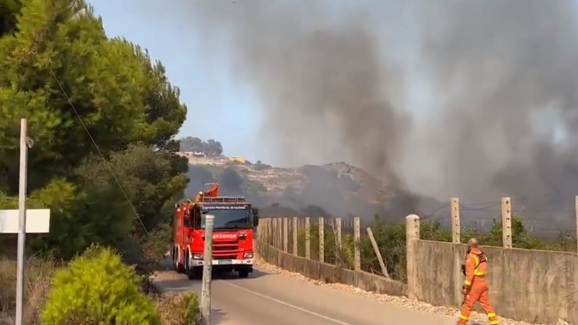 Un incendio de vegetación en Cullera afecta al paraje natural de la Albufera
