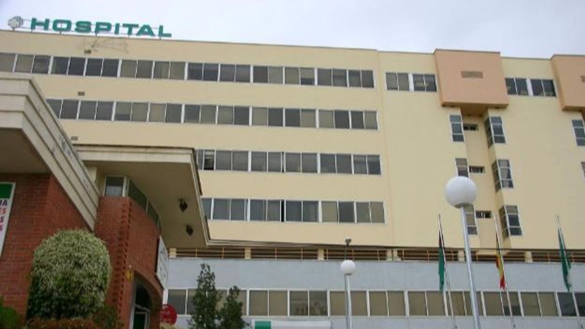 Agrede y tira al suelo a una médica embarazada en el Hospital Clínico de Málaga
