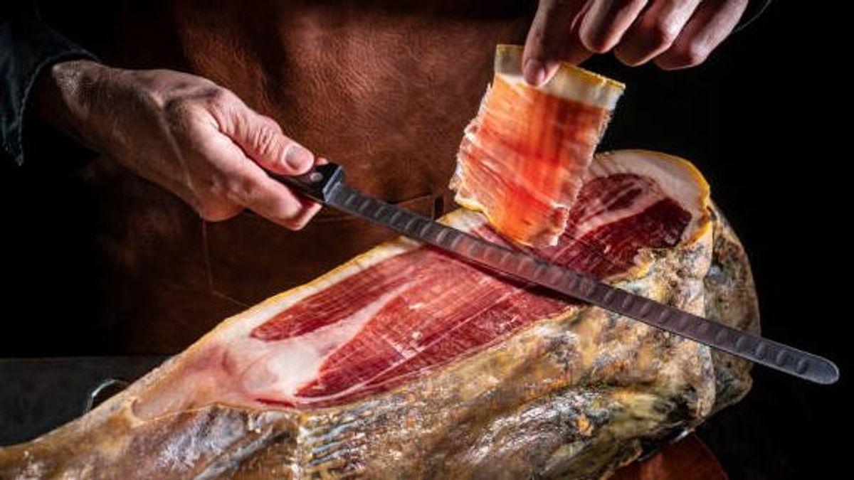 Corte pata de jamón ibérico.