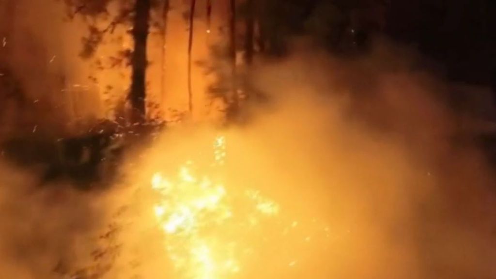 El incendio declarado en una zona de monte en Arafo, Tenerife, avanza sin control
