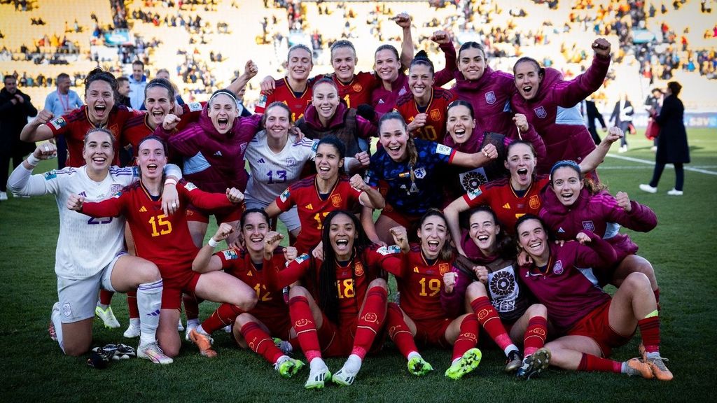 La selección femenina de fútbol de España pone rumbo a Sidney para disputar la final del Mundial