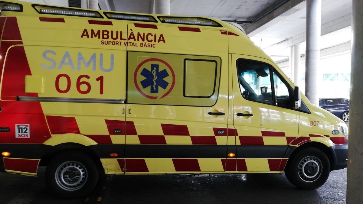 Una ambulancia de soporte vital básico del SAMU 061 de Baleares,